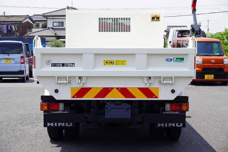 （未使用）　デュトロ　「ワイド」　強化　ローダーダンプ　花見台製　三方開　積載３７００ｋｇ　ダンプピン　左電格ミラー　坂道発進補助　ルームミラー型バックカメラ　クリアランスソナー　ＬＥＤヘッドライト＆フォグランプ　衝突軽減ブレーキ　車線逸脱警報　寒冷地仕様　６速ＭＴ！車検「Ｒ８年７月まで！」2