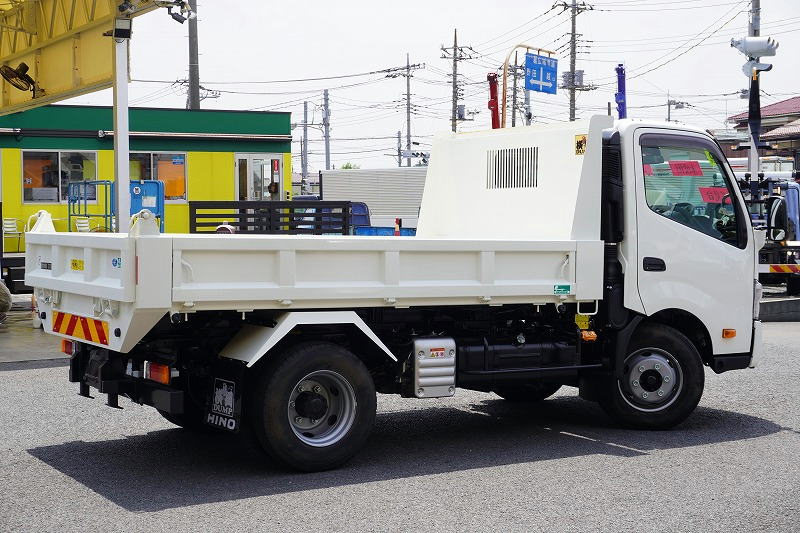 （未使用）　デュトロ　「ワイド」　強化　ローダーダンプ　花見台製　三方開　積載３７００ｋｇ　ダンプピン　左電格ミラー　坂道発進補助　ルームミラー型バックカメラ　クリアランスソナー　ＬＥＤヘッドライト＆フォグランプ　衝突軽減ブレーキ　車線逸脱警報　寒冷地仕様　６速ＭＴ！車検「Ｒ８年７月まで！」6