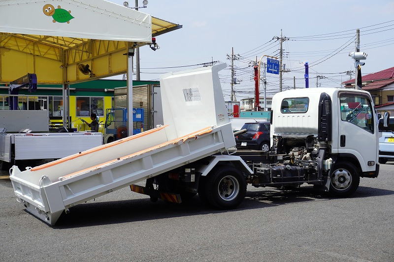エルフ　「ワイド」　強化　ローダーダンプ　新明和製　三方開　積載３７５０ｋｇ　手動コボレーン　左電格ミラー　ＥＴＣ　ダンプピン　ＡＴ車！フロント画像