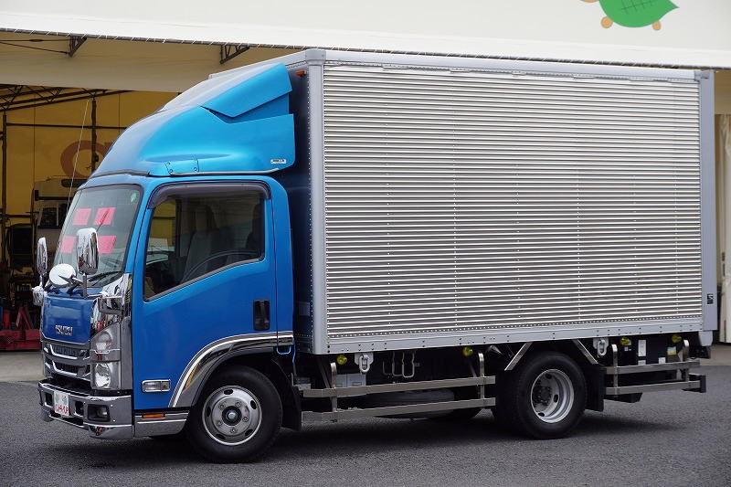 エルフ　「標準幅　セミロング」　アルミバン　積載２８５０ｋｇ　跳ね上げ式　パワーゲート　ラッシング３段　導風板　左電格ミラー　坂道発進補助　社外ナビ　フルセグＴＶ　バックカメラ　ＥＴＣ２．０　フォグランプ　メッキパーツ　日本フルハーフ製　６速ＭＴ！　車検「Ｒ８年３月まで！」7