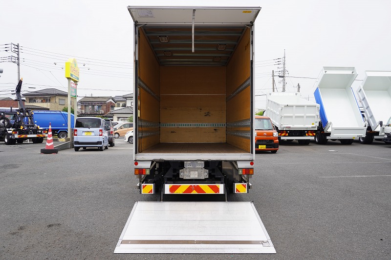 エルフ　「標準幅　セミロング」　アルミバン　積載２８５０ｋｇ　跳ね上げ式　パワーゲート　ラッシング３段　導風板　左電格ミラー　坂道発進補助　社外ナビ　フルセグＴＶ　バックカメラ　ＥＴＣ２．０　フォグランプ　メッキパーツ　日本フルハーフ製　６速ＭＴ！　車検「Ｒ８年３月まで！」17