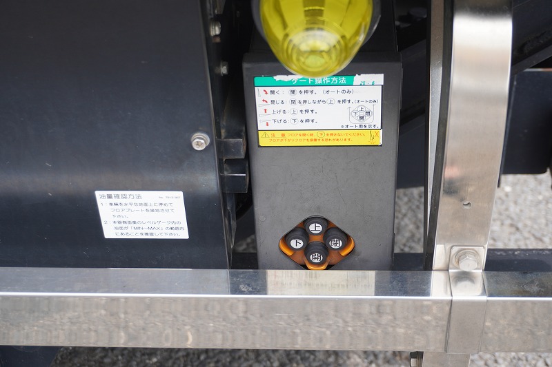 エルフ　「標準幅　セミロング」　アルミバン　積載２８５０ｋｇ　跳ね上げ式　パワーゲート　ラッシング３段　導風板　左電格ミラー　坂道発進補助　社外ナビ　フルセグＴＶ　バックカメラ　ＥＴＣ２．０　フォグランプ　メッキパーツ　日本フルハーフ製　６速ＭＴ！　車検「Ｒ８年３月まで！」25