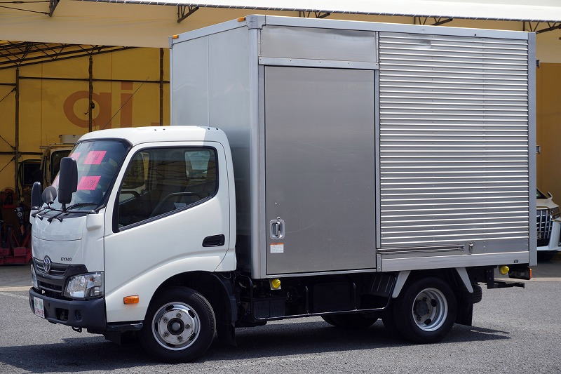 ダイナ　１０尺　アルミバン　積載２０００ｋｇ　サイドドア　ラッシング２段　床フック３対　９０度ストッパー　バックカメラ　ＥＴＣ　左電格ミラー　トヨタ車体製　ＡＴ車！フロント画像