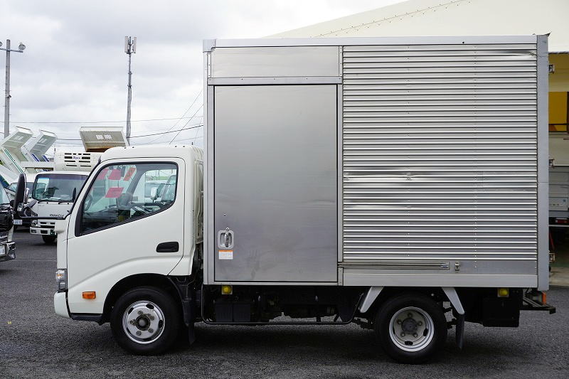 ダイナ　１０尺　アルミバン　積載２０００ｋｇ　サイドドア　ラッシング２段　床フック３対　９０度ストッパー　バックカメラ　ＥＴＣ　左電格ミラー　ＬＥＤヘッドライト　スマートキー　電動パーキングブレーキ　トヨタ車体製　ワンオーナー！ＡＴ車！1