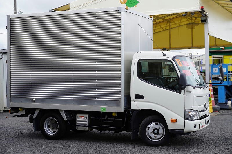 ダイナ　１０尺　アルミバン　積載２０００ｋｇ　サイドドア　ラッシング２段　床フック３対　９０度ストッパー　バックカメラ　ＥＴＣ　左電格ミラー　ＬＥＤヘッドライト　スマートキー　電動パーキングブレーキ　トヨタ車体製　ワンオーナー！ＡＴ車！4