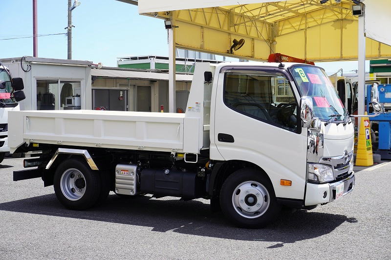 （未使用）　デュトロ　「標準幅」　強化　ローダーダンプ　Ｌゲート　新明和製　三方開　積載３０００ｋｇ　左電格ミラー　坂道発進補助　ルームミラー型バックカメラ　ＥＴＣ２．０　クリアランスソナー　ＬＥＤヘッドライト＆フォグランプ　衝突軽減ブレーキ　車線逸脱警報　６速ＭＴ！　車検「Ｒ８年１月まで！」4