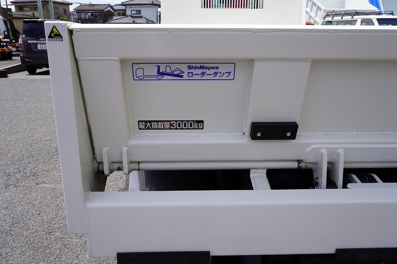 （未使用）　デュトロ　「標準幅」　強化　ローダーダンプ　Ｌゲート　新明和製　三方開　積載３０００ｋｇ　左電格ミラー　坂道発進補助　ルームミラー型バックカメラ　ＥＴＣ２．０　クリアランスソナー　ＬＥＤヘッドライト＆フォグランプ　衝突軽減ブレーキ　車線逸脱警報　６速ＭＴ！　車検「Ｒ８年１月まで！」18