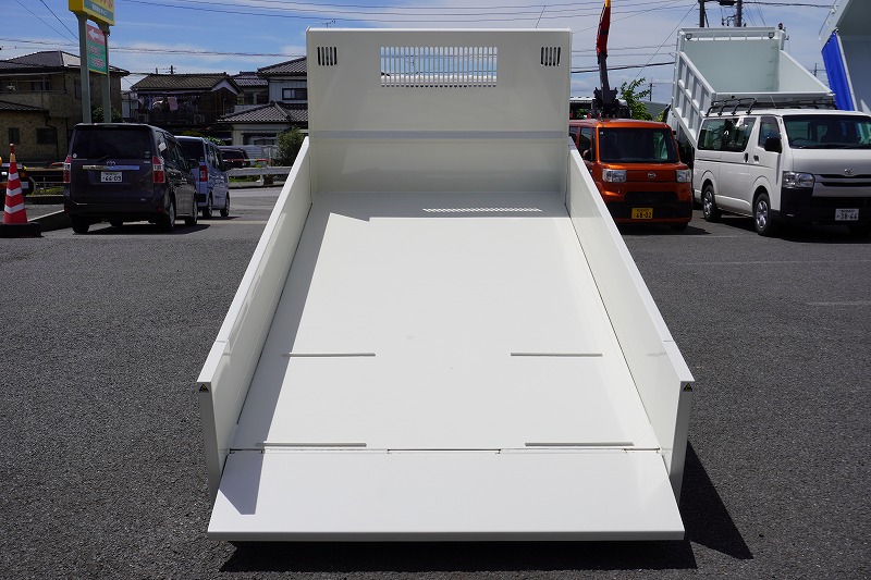（未使用）　デュトロ　「標準幅」　強化　ローダーダンプ　Ｌゲート　新明和製　三方開　積載３０００ｋｇ　左電格ミラー　坂道発進補助　ルームミラー型バックカメラ　ＥＴＣ２．０　クリアランスソナー　ＬＥＤヘッドライト＆フォグランプ　衝突軽減ブレーキ　車線逸脱警報　６速ＭＴ！　車検「Ｒ８年１月まで！」22