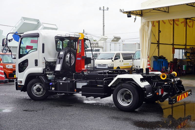 フォワード　４トン　「ベッドレス」　フックロール　極東製　積載３６５０ｋｇ　ツインシリンダー　キャブバックステップ　ＬＥＤヘッドライト＆フォグランプ　　ＥＴＣ　坂道発進補助　衝突軽減ブレーキ　車線逸脱警報　高年式！低走行！６速ＭＴ！　車検「Ｒ７年９月まで！」5