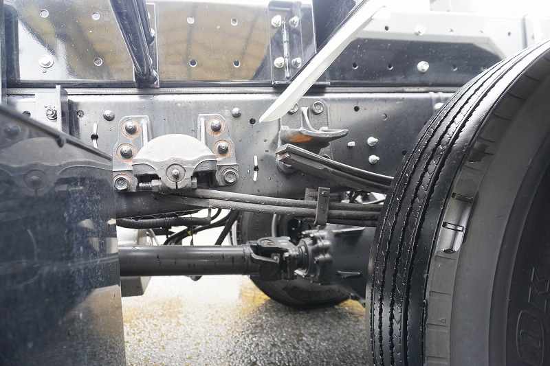 フォワード　４トン　「ベッドレス」　フックロール　極東製　積載３６５０ｋｇ　ツインシリンダー　キャブバックステップ　ＬＥＤヘッドライト＆フォグランプ　　ＥＴＣ　坂道発進補助　衝突軽減ブレーキ　車線逸脱警報　高年式！低走行！６速ＭＴ！　車検「Ｒ７年９月まで！」9