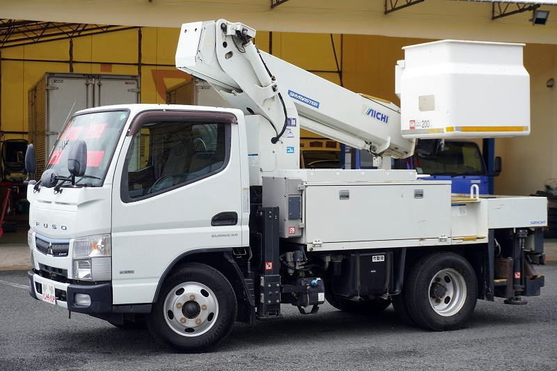 キャンター　高所作業車　アイチ製（ＳＢ１０Ａ）　最大地上高９．７ｍ　ＦＲＰバケット　バケット積載荷重２００ｋｇ　積載３００ｋｇ　工具入れ　ジョイスティックタイプ　アワーメーター：２１３５ｈ　左電格ミラー　社外ナビ　バックカメラ　フォグランプ　通信工事仕様！ＡＴ車！フロント画像