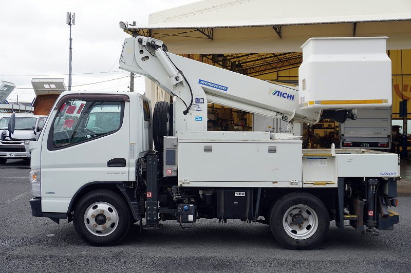 キャンター　高所作業車　アイチ製（ＳＢ１０Ａ）　最大地上高９．７ｍ　ＦＲＰバケット　バケット積載荷重２００ｋｇ　積載３００ｋｇ　工具入れ　ジョイスティックタイプ　アワーメーター：２１３５ｈ　左電格ミラー　社外ナビ　バックカメラ　フォグランプ　通信工事仕様！ＡＴ車！1