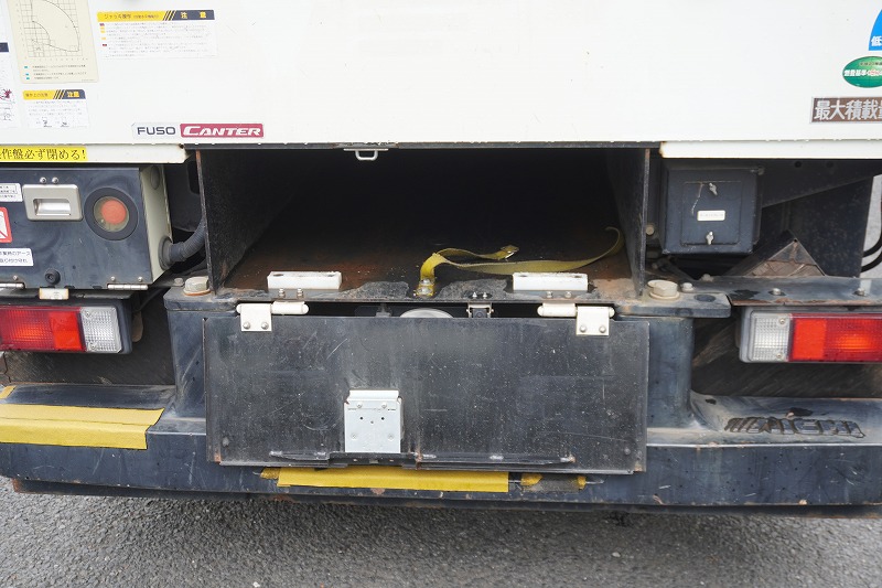 キャンター　高所作業車　アイチ製（ＳＢ１０Ａ）　最大地上高９．７ｍ　ＦＲＰバケット　バケット積載荷重２００ｋｇ　積載３００ｋｇ　工具入れ　ジョイスティックタイプ　アワーメーター：２１３５ｈ　左電格ミラー　社外ナビ　バックカメラ　フォグランプ　通信工事仕様！ＡＴ車！20