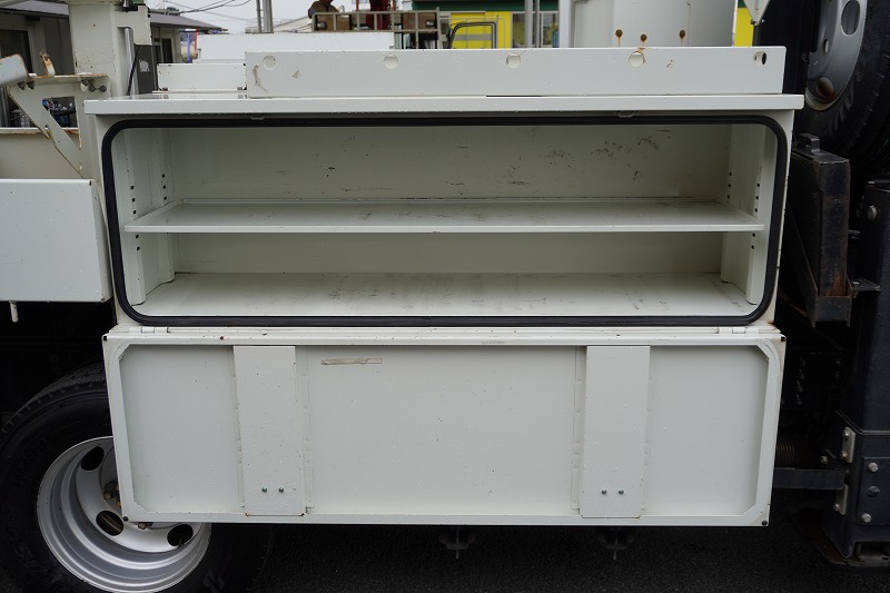 キャンター　高所作業車　アイチ製（ＳＢ１０Ａ）　最大地上高９．７ｍ　ＦＲＰバケット　バケット積載荷重２００ｋｇ　積載３００ｋｇ　工具入れ　ジョイスティックタイプ　アワーメーター：２１３５ｈ　左電格ミラー　社外ナビ　バックカメラ　フォグランプ　通信工事仕様！ＡＴ車！22
