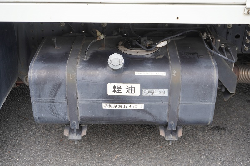 キャンター　高所作業車　アイチ製（ＳＢ１０Ａ）　最大地上高９．７ｍ　ＦＲＰバケット　バケット積載荷重２００ｋｇ　積載３００ｋｇ　工具入れ　ジョイスティックタイプ　アワーメーター：２１３５ｈ　左電格ミラー　社外ナビ　バックカメラ　フォグランプ　通信工事仕様！ＡＴ車！23