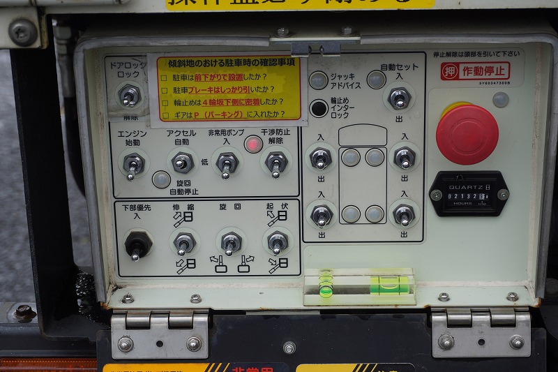キャンター　高所作業車　アイチ製（ＳＢ１０Ａ）　最大地上高９．７ｍ　ＦＲＰバケット　バケット積載荷重２００ｋｇ　積載３００ｋｇ　工具入れ　ジョイスティックタイプ　アワーメーター：２１３５ｈ　左電格ミラー　社外ナビ　バックカメラ　フォグランプ　通信工事仕様！ＡＴ車！32