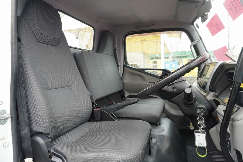 キャンター　高所作業車　アイチ製（ＳＢ１０Ａ）　最大地上高９．７ｍ　ＦＲＰバケット　バケット積載荷重２００ｋｇ　積載３００ｋｇ　工具入れ　ジョイスティックタイプ　アワーメーター：２１３５ｈ　左電格ミラー　社外ナビ　バックカメラ　フォグランプ　通信工事仕様！ＡＴ車！40