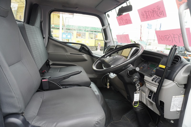 キャンター　高所作業車　アイチ製（ＳＢ１０Ａ）　最大地上高９．７ｍ　ＦＲＰバケット　バケット積載荷重２００ｋｇ　積載３００ｋｇ　工具入れ　ジョイスティックタイプ　アワーメーター：２１３５ｈ　左電格ミラー　社外ナビ　バックカメラ　フォグランプ　通信工事仕様！ＡＴ車！41