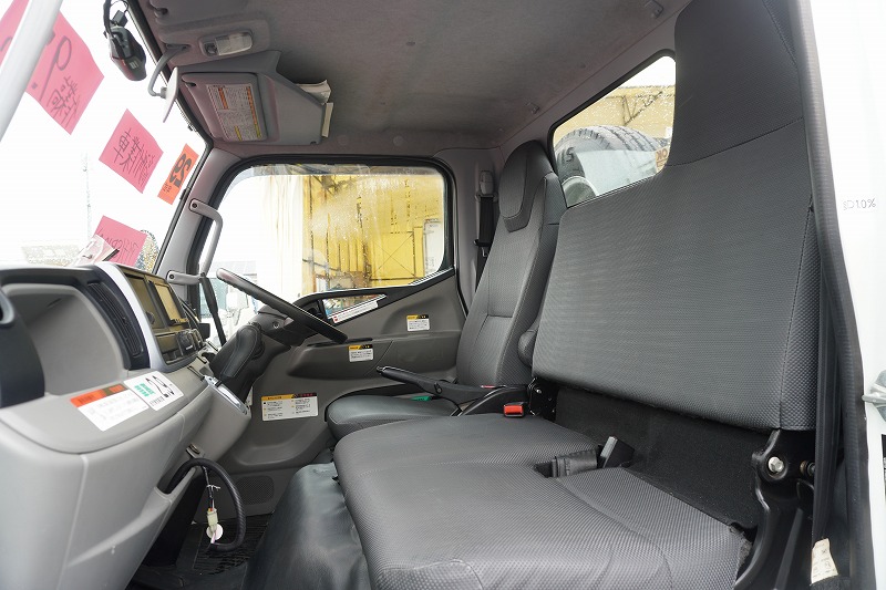 キャンター　高所作業車　アイチ製（ＳＢ１０Ａ）　最大地上高９．７ｍ　ＦＲＰバケット　バケット積載荷重２００ｋｇ　積載３００ｋｇ　工具入れ　ジョイスティックタイプ　アワーメーター：２１３５ｈ　左電格ミラー　社外ナビ　バックカメラ　フォグランプ　通信工事仕様！ＡＴ車！43