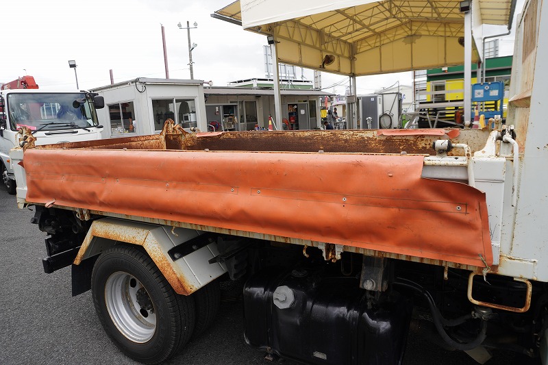 エルフ　強化　三転ダンプ　新明和製　積載２０００ｋｇ　三方開　手動コボレーン　リアダンプピン　鳥居アングル補強　左電格ミラー　坂道発進補助　ＥＴＣ　６速ＭＴ！20