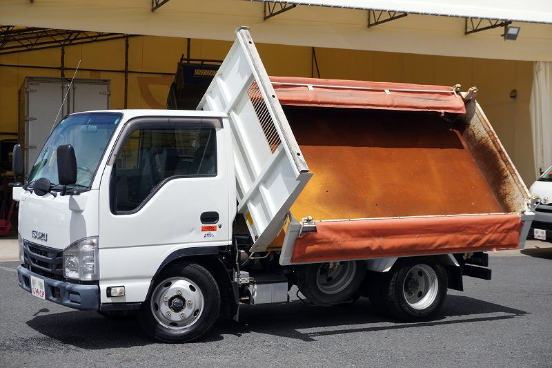 エルフ　強化　三転ダンプ　新明和製　積載３０００ｋｇ　三方開　手動コボレーン　運転席側アオリ油圧開閉式　リアダンプピン　鳥居アングル補強　左電格ミラー　ＥＴＣ　ＡＴ車！