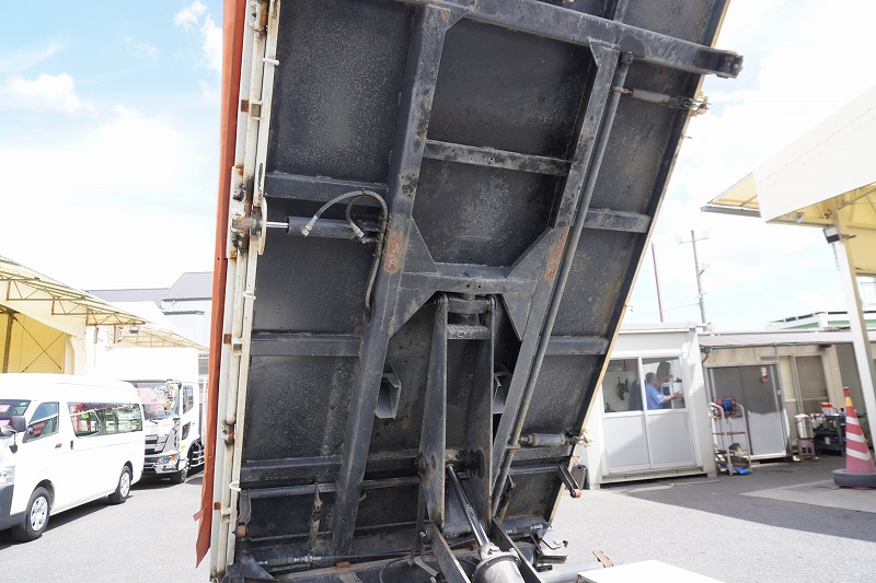 エルフ　強化　三転ダンプ　新明和製　積載３０００ｋｇ　三方開　手動コボレーン　運転席側アオリ油圧開閉式　リアダンプピン　鳥居アングル補強　左電格ミラー　ＥＴＣ　ＡＴ車！23
