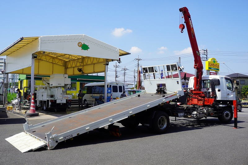 ファイター　増トン　「標準幅　ベッド付」　４段クレーン　セーフティローダー　ウインチ付き　積載６５００ｋｇ　古河ユニック製　２．９３ｔ吊　ラジコン　フックイン　差し違いアウトリガー　５．８ｍ長　リア油圧ゲート　荷台シマ板張り　スタンション穴　床フック　ＥＴＣ　メッキパーツ　６速ＭＴ！車検「Ｒ７年１０月まで！」フロント画像