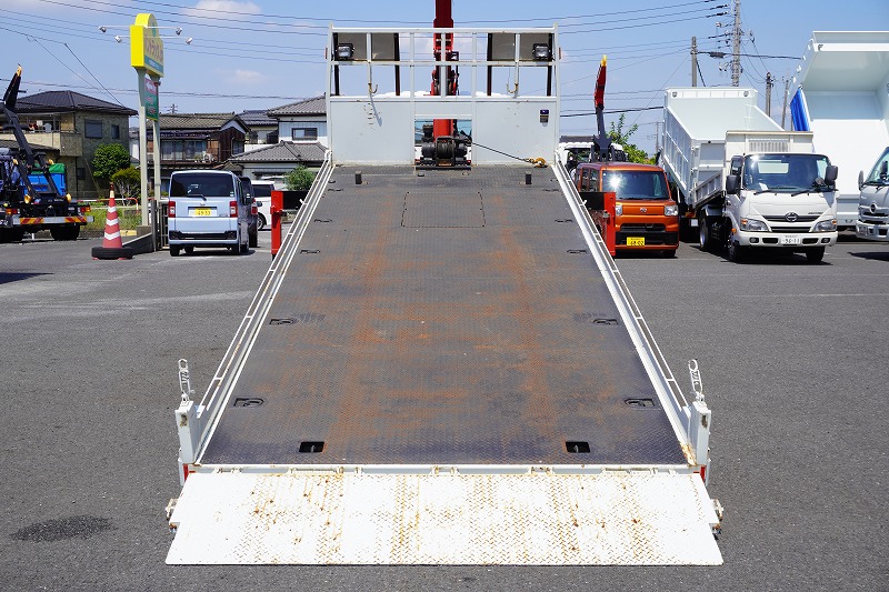 ファイター　増トン　「標準幅　ベッド付」　４段クレーン　セーフティローダー　ウインチ付き　積載６５００ｋｇ　古河ユニック製　２．９３ｔ吊　ラジコン　フックイン　差し違いアウトリガー　５．８ｍ長　リア油圧ゲート　荷台シマ板張り　スタンション穴　床フック　ＥＴＣ　メッキパーツ　６速ＭＴ！車検「Ｒ７年１０月まで！」13