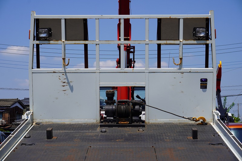 ファイター　増トン　「標準幅　ベッド付」　４段クレーン　セーフティローダー　ウインチ付き　積載６５００ｋｇ　古河ユニック製　２．９３ｔ吊　ラジコン　フックイン　差し違いアウトリガー　５．８ｍ長　リア油圧ゲート　荷台シマ板張り　スタンション穴　床フック　ＥＴＣ　メッキパーツ　６速ＭＴ！車検「Ｒ７年１０月まで！」15