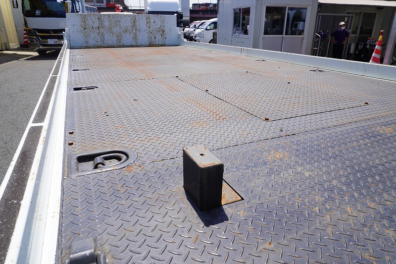 ファイター　増トン　「標準幅　ベッド付」　４段クレーン　セーフティローダー　ウインチ付き　積載６５００ｋｇ　古河ユニック製　２．９３ｔ吊　ラジコン　フックイン　差し違いアウトリガー　５．８ｍ長　リア油圧ゲート　荷台シマ板張り　スタンション穴　床フック　ＥＴＣ　メッキパーツ　６速ＭＴ！車検「Ｒ７年１０月まで！」21
