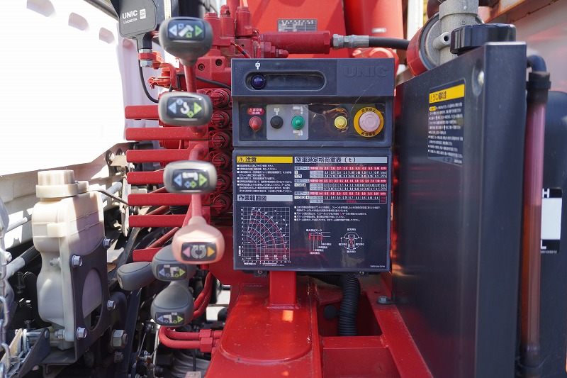 ファイター　増トン　「標準幅　ベッド付」　４段クレーン　セーフティローダー　ウインチ付き　積載６５００ｋｇ　古河ユニック製　２．９３ｔ吊　ラジコン　フックイン　差し違いアウトリガー　５．８ｍ長　リア油圧ゲート　荷台シマ板張り　スタンション穴　床フック　ＥＴＣ　メッキパーツ　６速ＭＴ！車検「Ｒ７年１０月まで！」29