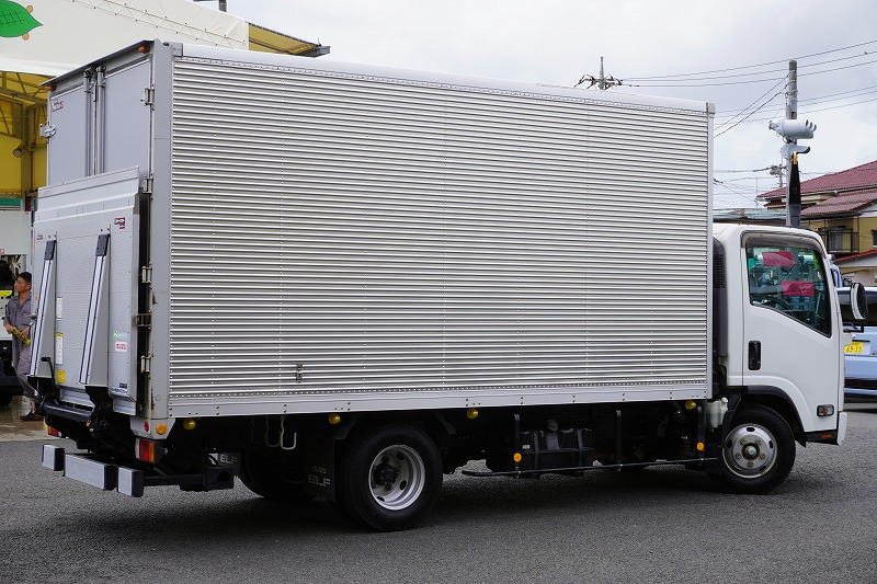 エルフ　「ワイドロング」　アルミバン　積載３０００ｋｇ　サイドドア　ラッシング２段　リア観音扉　パワーゲート　バックカメラ　ＥＴＣ　フォグランプ　日本フルハーフ製　６速ＭＴ！　車検「Ｒ８年２月まで！」6