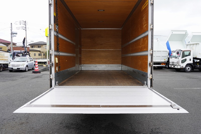 エルフ　「ワイドロング」　アルミバン　積載３０００ｋｇ　サイドドア　ラッシング２段　リア観音扉　パワーゲート　バックカメラ　ＥＴＣ　フォグランプ　日本フルハーフ製　６速ＭＴ！　車検「Ｒ８年２月まで！」24