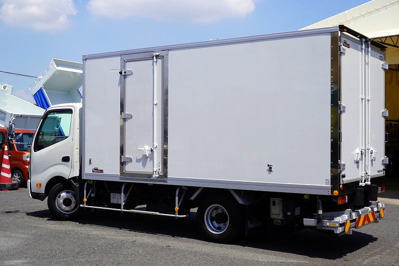 デュトロ　「ワイドロング」　冷蔵冷凍車　積載２９５０ｋｇ　格納パワーゲート　サイドドア　－３０度設定　荷台シマ板張り　ラッシング２段　左電格ミラー　ＬＥＤヘッドライト＆フォグランプ　バックカメラ　ＥＴＣ２．０　坂道発進補助　クリアランスソナー　衝突軽減ブレーキ　車線逸脱警報　６速ＭＴ！　車検「Ｒ７年１１月まで！」5