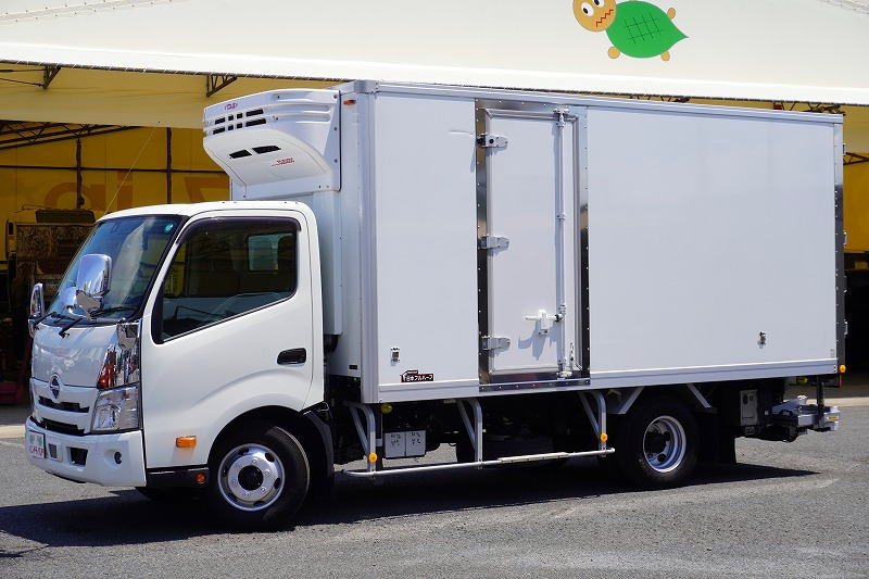 デュトロ　「ワイドロング」　冷蔵冷凍車　積載２９５０ｋｇ　格納パワーゲート　サイドドア　－３０度設定　荷台シマ板張り　ラッシング２段　左電格ミラー　ＬＥＤヘッドライト＆フォグランプ　バックカメラ　ＥＴＣ２．０　坂道発進補助　クリアランスソナー　衝突軽減ブレーキ　車線逸脱警報　６速ＭＴ！　車検「Ｒ７年１１月まで！」7