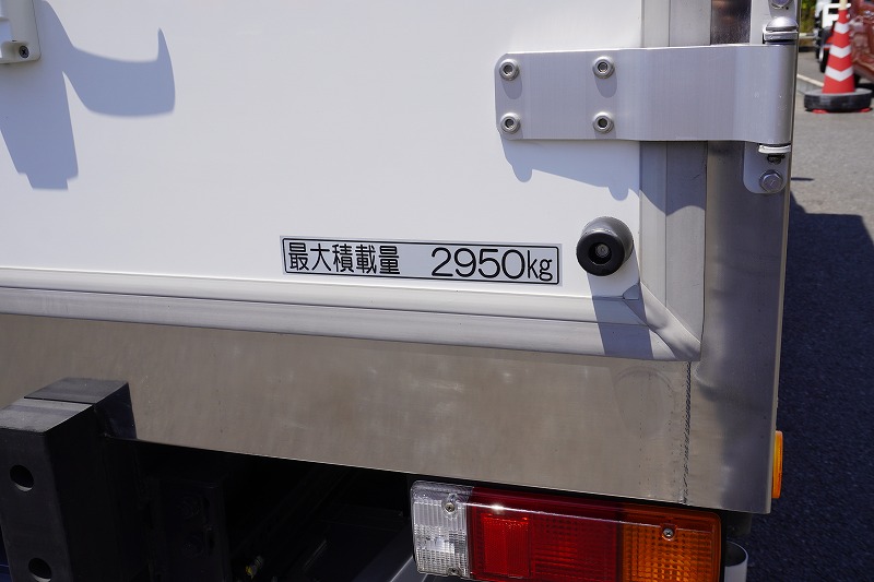 デュトロ　「ワイドロング」　冷蔵冷凍車　積載２９５０ｋｇ　格納パワーゲート　サイドドア　－３０度設定　荷台シマ板張り　ラッシング２段　左電格ミラー　ＬＥＤヘッドライト＆フォグランプ　バックカメラ　ＥＴＣ２．０　坂道発進補助　クリアランスソナー　衝突軽減ブレーキ　車線逸脱警報　６速ＭＴ！　車検「Ｒ７年１１月まで！」30