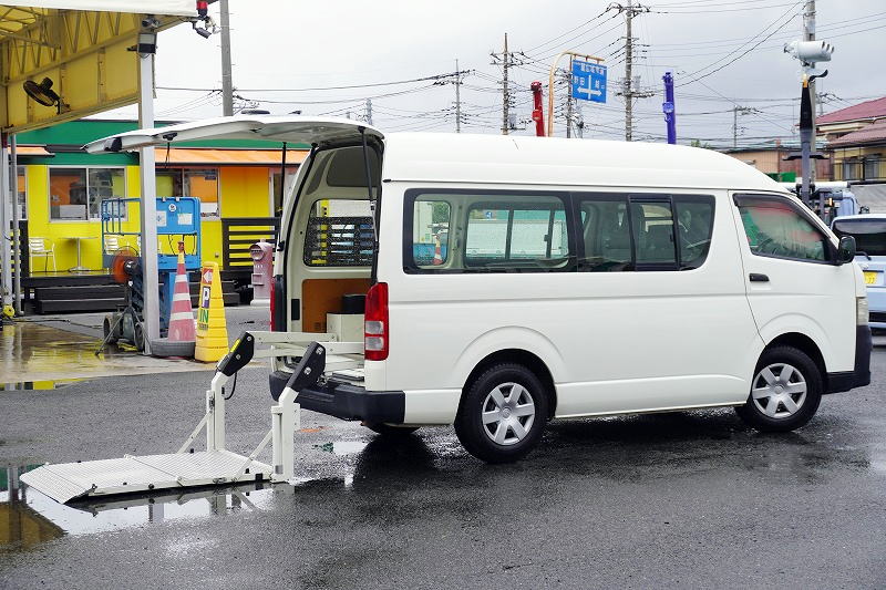 ハイエース　ロング　ＤＸ　４ドア　「ハイルーフ」　ガソリン車　３人乗り　トヨタ車体製パワーゲート　荷台板張り　ＥＴＣ　小窓　ワンオーナー！ＡＴ車！