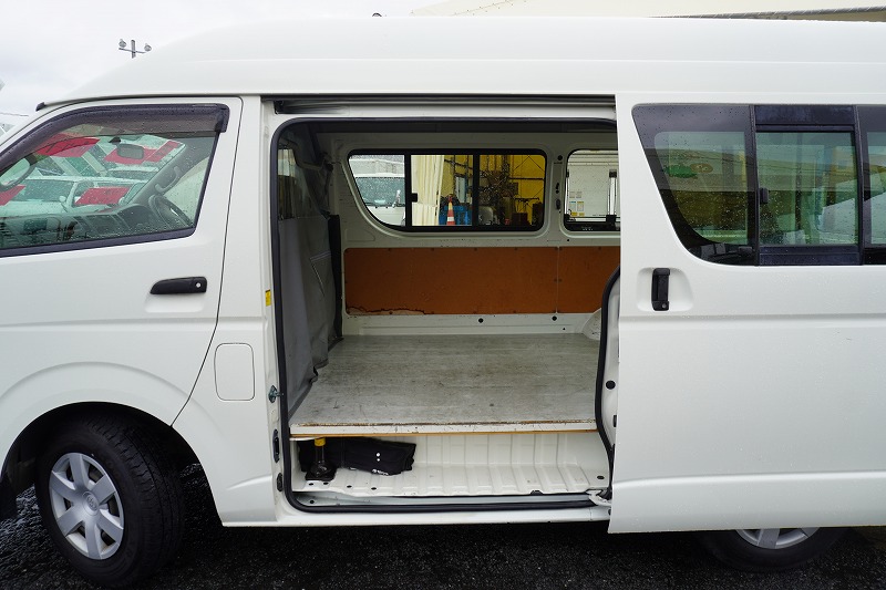 ハイエース　ロング　ＤＸ　４ドア　「ハイルーフ」　ガソリン車　３人乗り　トヨタ車体製パワーゲート　荷台板張り　ＥＴＣ　小窓　ワンオーナー！ＡＴ車！20