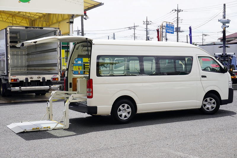 ハイエース　ワイド　スーパーロング　ＤＸ　４ドア　「ハイルーフ」　ガソリン車　３～６人乗り　和光工業製パワーゲート　荷台板張り　ラッシング１段　荷室加工有り　小窓　社外ナビ　バックカメラ　ＥＴＣ　低走行！ＡＴ車！