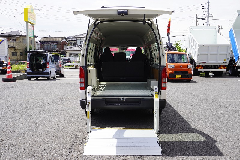 ハイエース　ワイド　スーパーロング　ＤＸ　４ドア　「ハイルーフ」　ガソリン車　３～６人乗り　和光工業製パワーゲート　荷台板張り　ラッシング１段　荷室加工有り　小窓　社外ナビ　バックカメラ　ＥＴＣ　低走行！ＡＴ車！13