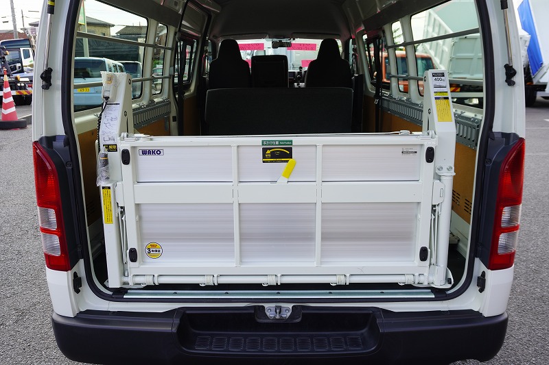 ハイエース　ワイド　スーパーロング　ＤＸ　４ドア　「ハイルーフ」　ガソリン車　３～６人乗り　和光工業製パワーゲート　荷台板張り　ラッシング１段　荷室加工有り　小窓　社外ナビ　バックカメラ　ＥＴＣ　低走行！ＡＴ車！21
