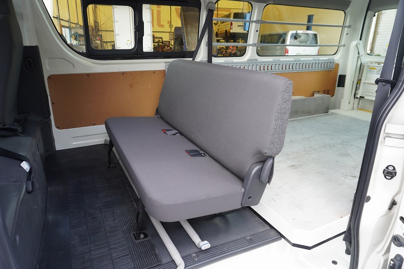 ハイエース　ワイド　スーパーロング　ＤＸ　４ドア　「ハイルーフ」　ガソリン車　３～６人乗り　和光工業製パワーゲート　荷台板張り　ラッシング１段　荷室加工有り　小窓　社外ナビ　バックカメラ　ＥＴＣ　低走行！ＡＴ車！25