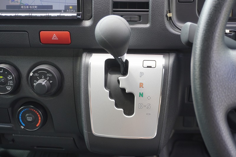 ハイエース　ワイド　スーパーロング　ＤＸ　４ドア　「ハイルーフ」　ガソリン車　３～６人乗り　和光工業製パワーゲート　荷台板張り　ラッシング１段　荷室加工有り　小窓　社外ナビ　バックカメラ　ＥＴＣ　低走行！ＡＴ車！29