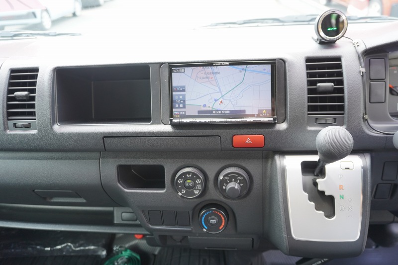 ハイエース　ワイド　スーパーロング　ＤＸ　４ドア　「ハイルーフ」　ガソリン車　３～６人乗り　和光工業製パワーゲート　荷台板張り　ラッシング１段　荷室加工有り　小窓　社外ナビ　バックカメラ　ＥＴＣ　低走行！ＡＴ車！31