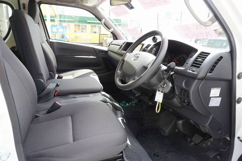 ハイエース　ワイド　スーパーロング　ＤＸ　４ドア　「ハイルーフ」　ガソリン車　３～６人乗り　和光工業製パワーゲート　荷台板張り　ラッシング１段　荷室加工有り　小窓　社外ナビ　バックカメラ　ＥＴＣ　低走行！ＡＴ車！36