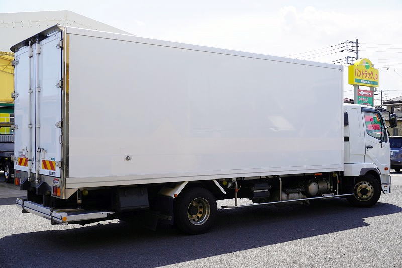 ファイター　４トン　「標準幅　ベッド付き」　冷蔵冷凍車　東プレ製　積載２５００ｋｇ　観音式サイドドア　格納パワーゲート　リーフサス　６ｍ長　－３０度設定　荷台アルミ板張り　ラッシング２段　ラジコン　アルミホイール　メッキパーツ　バックカメラ　６速ＭＴ！6