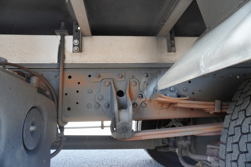 ファイター　４トン　「標準幅　ベッド付き」　冷蔵冷凍車　東プレ製　積載２５００ｋｇ　観音式サイドドア　格納パワーゲート　リーフサス　６ｍ長　－３０度設定　荷台アルミ板張り　ラッシング２段　ラジコン　アルミホイール　メッキパーツ　バックカメラ　６速ＭＴ！10