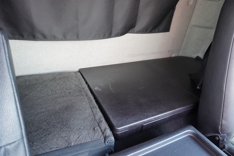 ファイター　４トン　「標準幅　ベッド付き」　冷蔵冷凍車　東プレ製　積載２５００ｋｇ　観音式サイドドア　格納パワーゲート　リーフサス　６ｍ長　－３０度設定　荷台アルミ板張り　ラッシング２段　ラジコン　アルミホイール　メッキパーツ　バックカメラ　６速ＭＴ！37
