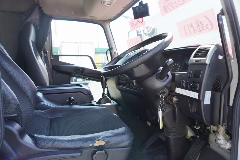 ファイター　４トン　「標準幅　ベッド付き」　冷蔵冷凍車　東プレ製　積載２５００ｋｇ　観音式サイドドア　格納パワーゲート　リーフサス　６ｍ長　－３０度設定　荷台アルミ板張り　ラッシング２段　ラジコン　アルミホイール　メッキパーツ　バックカメラ　６速ＭＴ！40
