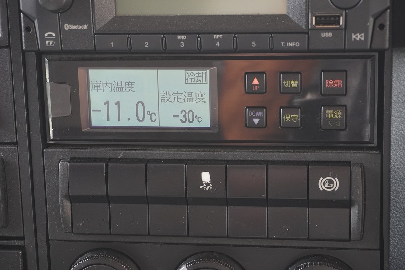 ファイター　４トン　「標準幅　ベッド付き」　冷蔵冷凍車　東プレ製　積載２５００ｋｇ　観音式サイドドア　格納パワーゲート　リーフサス　６ｍ長　－３０度設定　荷台アルミ板張り　ラッシング２段　ラジコン　アルミホイール　メッキパーツ　バックカメラ　６速ＭＴ！44